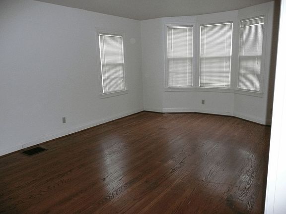 4th image of 301 N Hubbards Ln