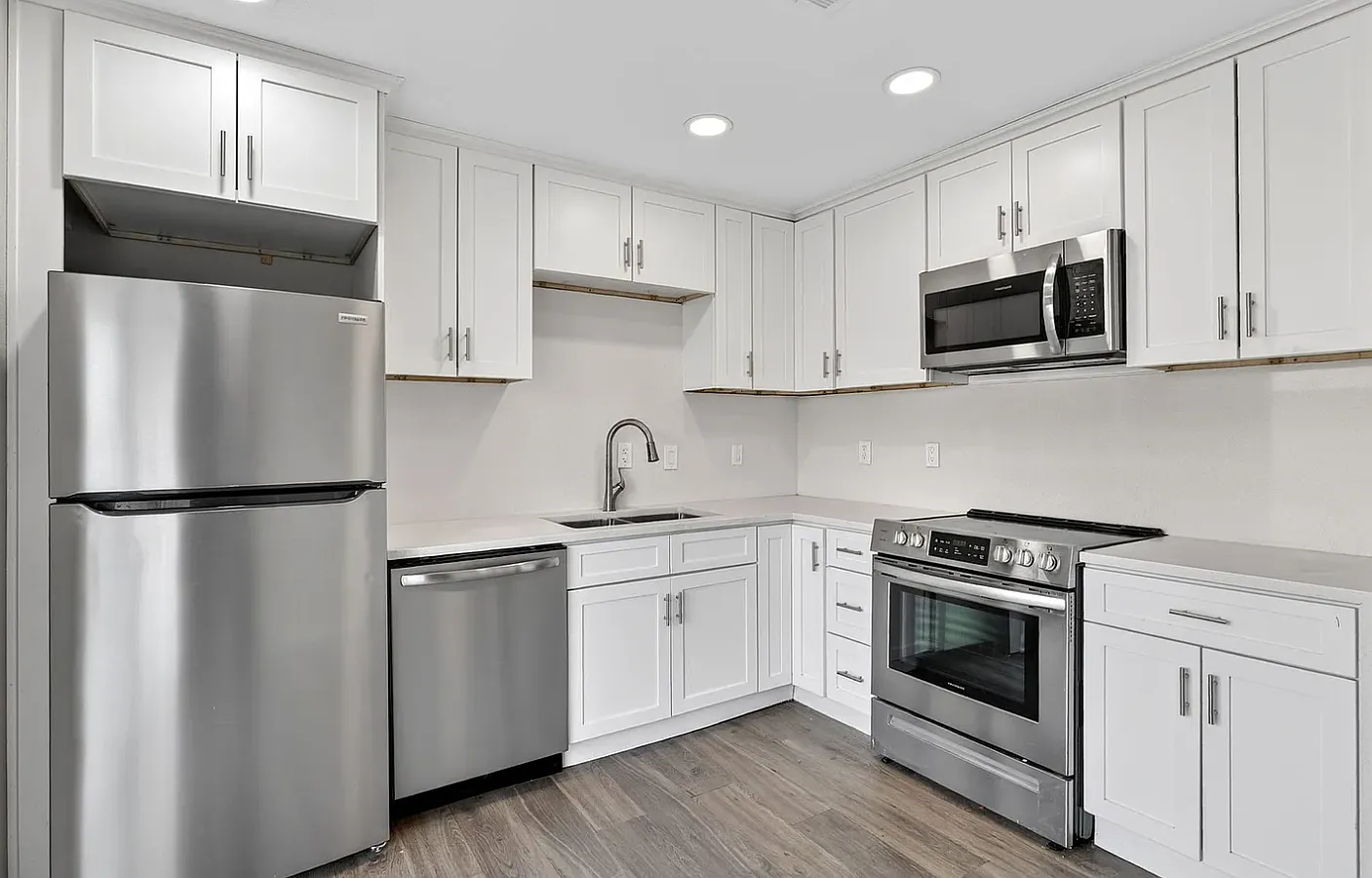 2 bed, 1050 sqft, $1,700 — Photo 1