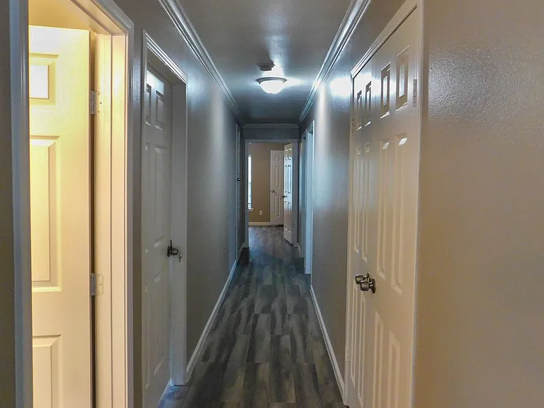 107 Varsity Dr — Photo 29