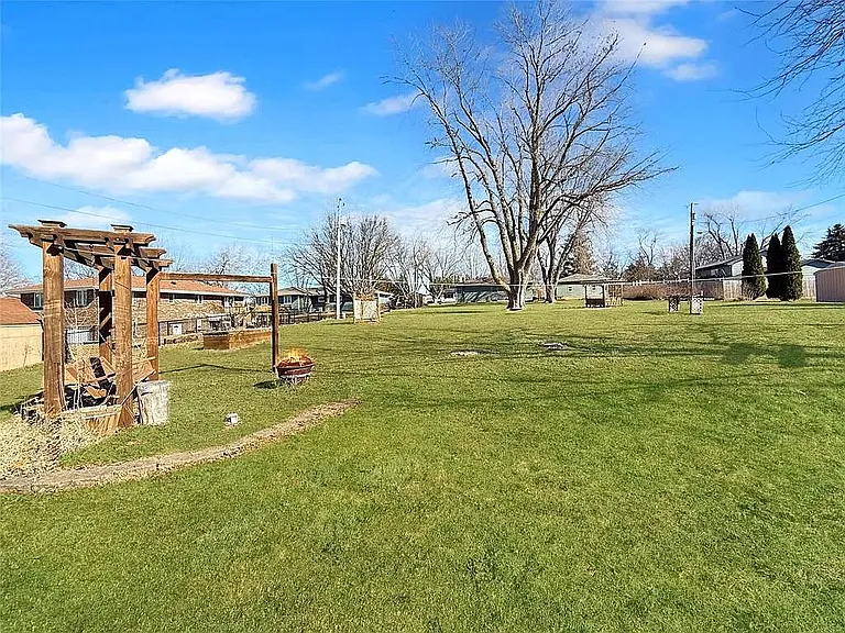 311 S Harrison Ave — Photo 12