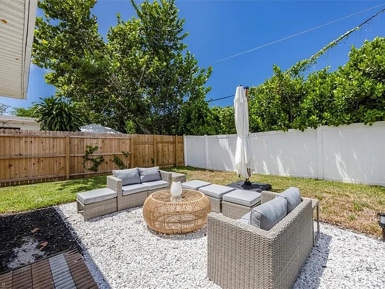 4523 Fluvia Ave — Photo 17