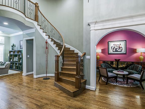 5th image of 610 Castle Creek Dr