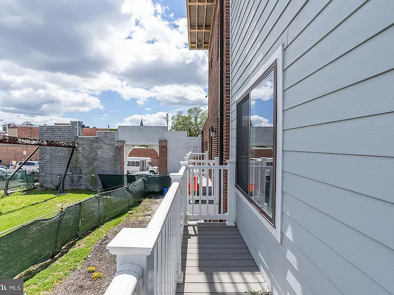 25 S Bethel St — Photo 32