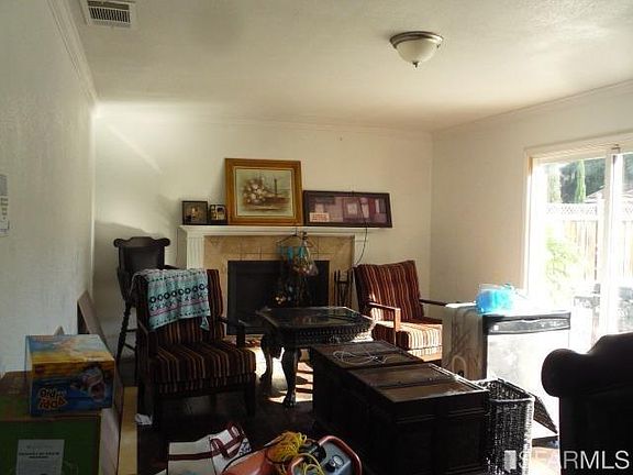 5th image of 946 Belmont Pl