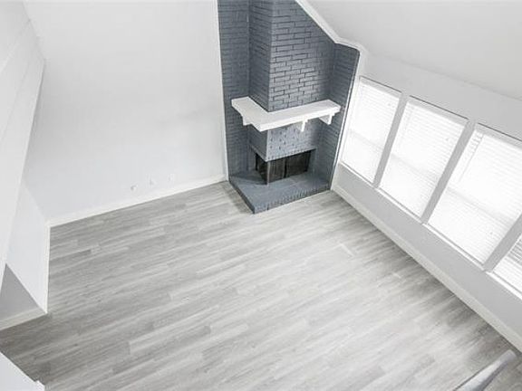 4th image of 2007 Clubview Dr