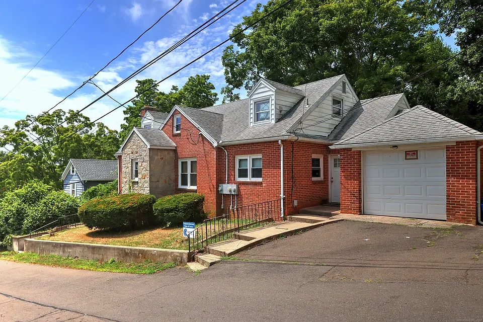 2 bed, 1000 sqft, $2,150 — Photo 2