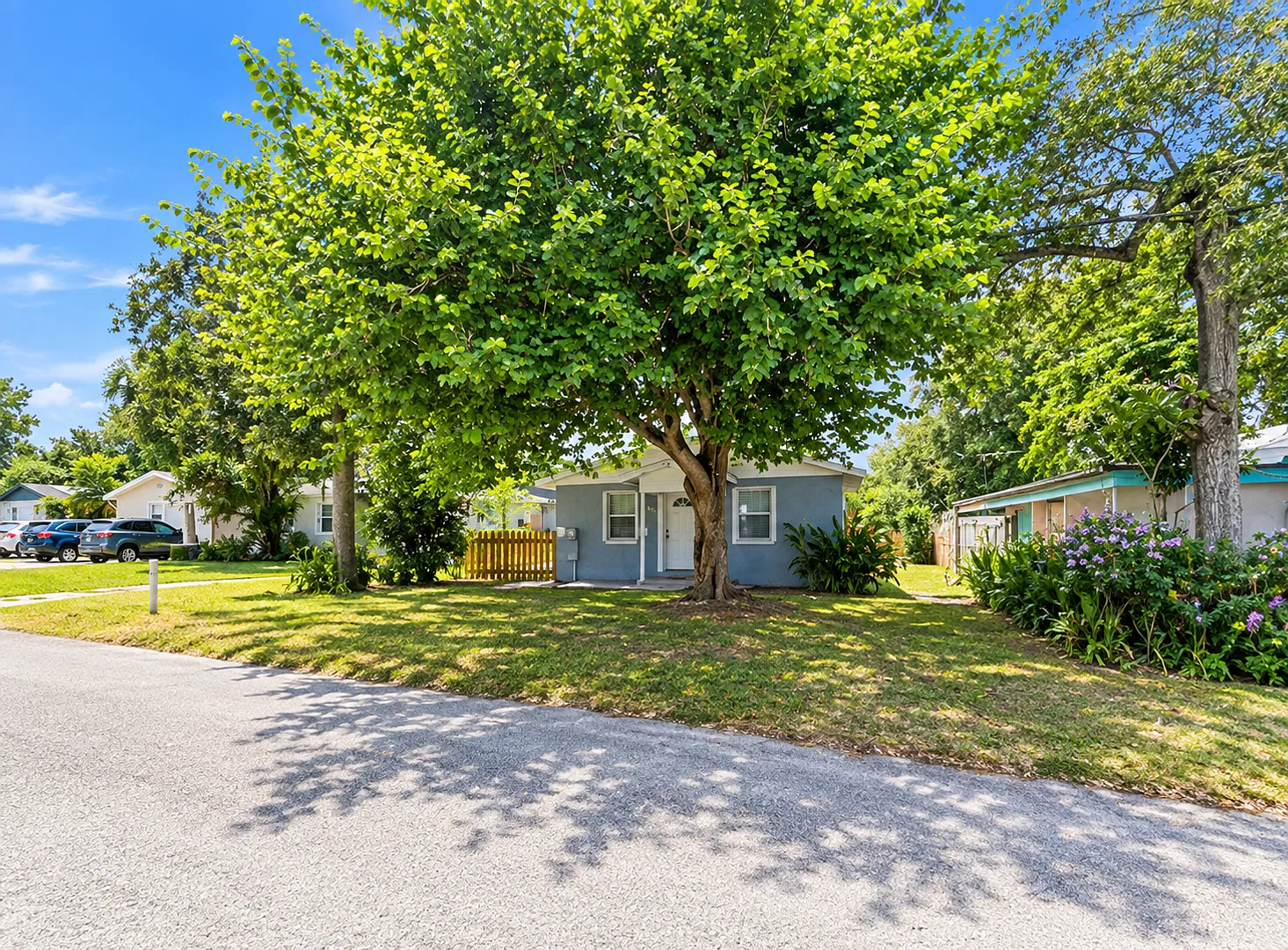 Charming Tampa Home with Spacious Yard! 5beds | 2baths — Photo 2