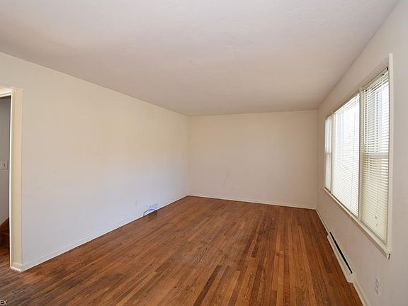 3rd image of 39559 Penny Ln
