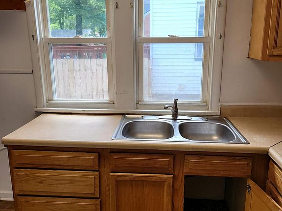 3rd image of 1451B E 195th St
