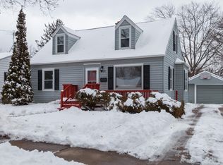 2924 S 70th St, Milwaukee, WI 53219