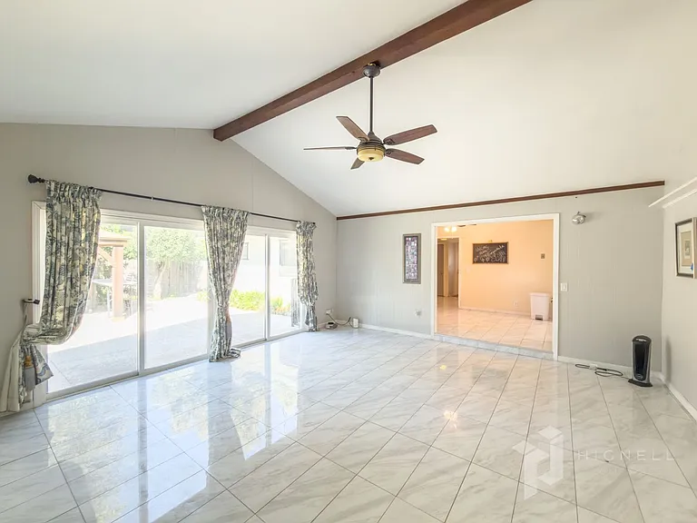 1094 Manzanita Ave — Photo 6