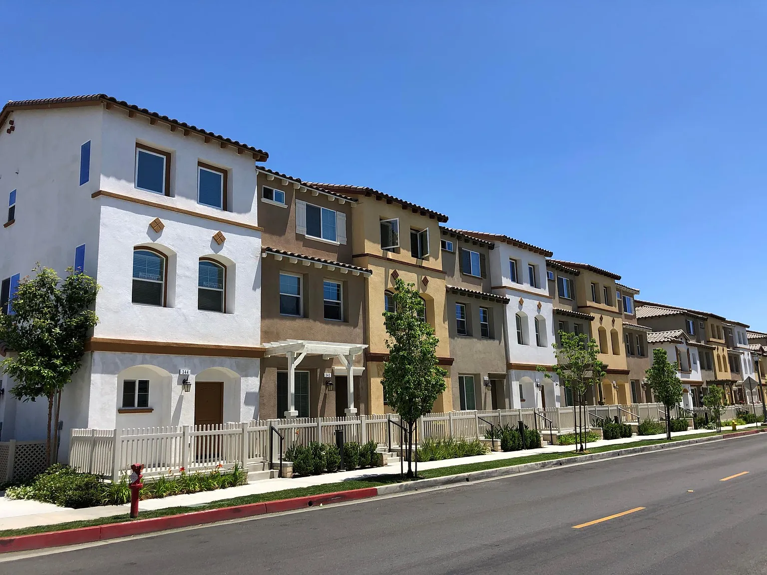 3 bed, 1642 sqft, $3,300 — Photo 1