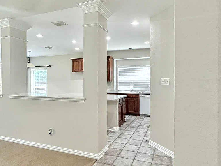 604 Peacock Dr — Photo 20