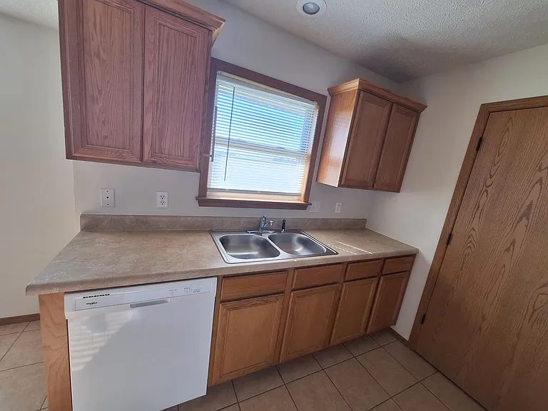 6205 N 10th Ave — Photo 5