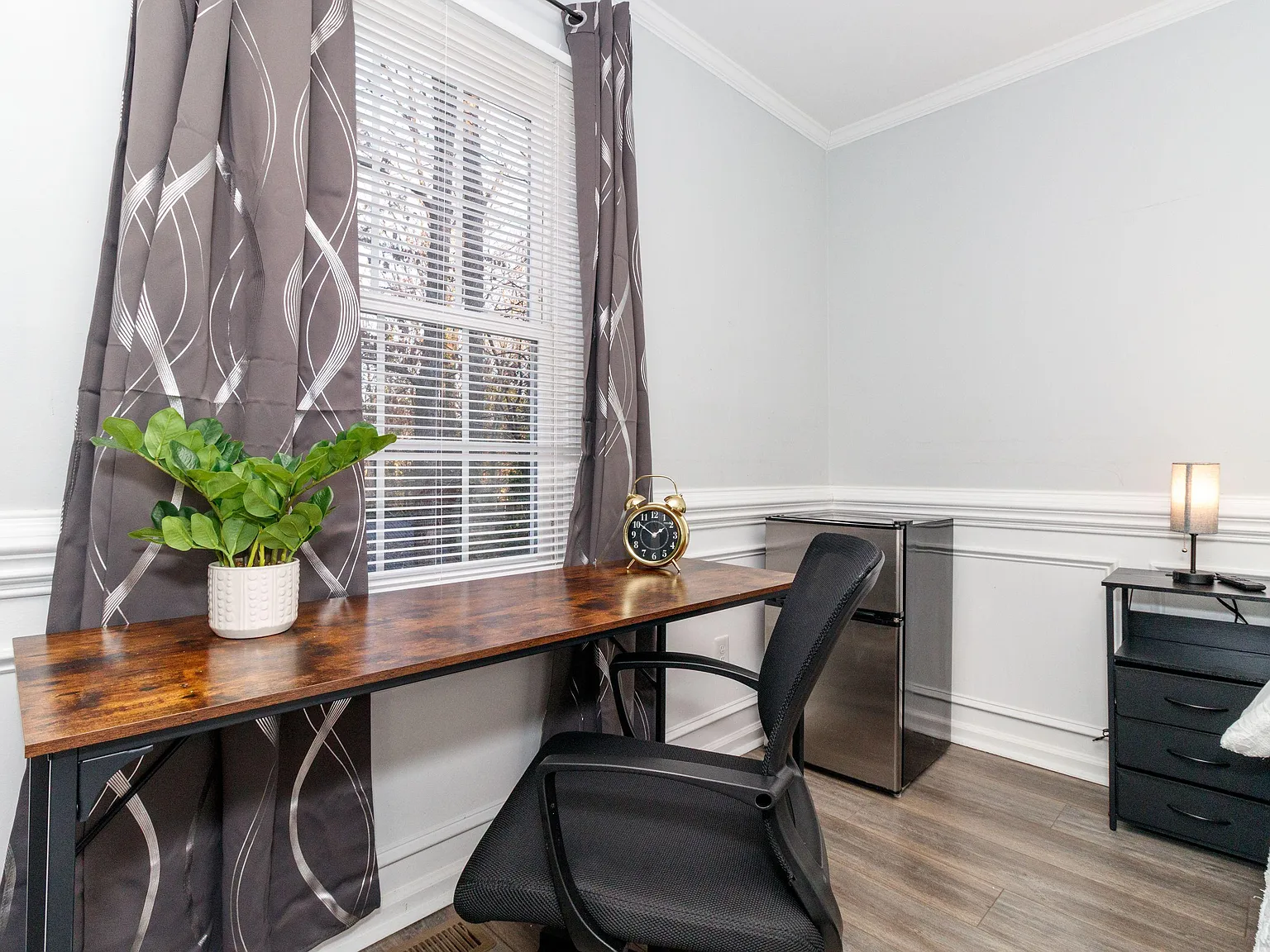 4 bed, 3.0 bath, 2326 sqft, $1,170 — Photo 3