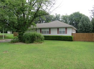 2821 Bluebell Ave, Neosho, MO 64850