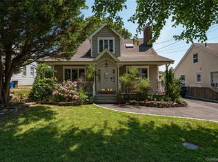 20 10th St, Locust Valley, NY 11560