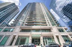 30 Grand Trunk Cres Photo 1