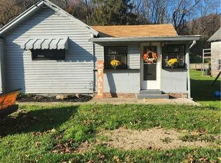 1957 Millerstown Rd, Tarentum, PA 15084