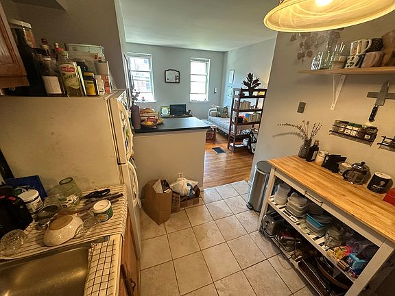 4th image of 933 S 10th St Floor 2