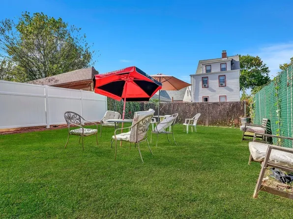 699 Elm Street image 32 of 39