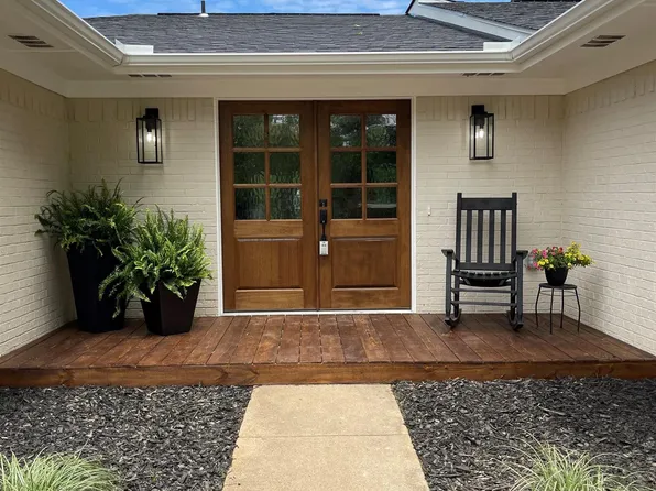 421 Maverick Dr, Palestine, TX 75801