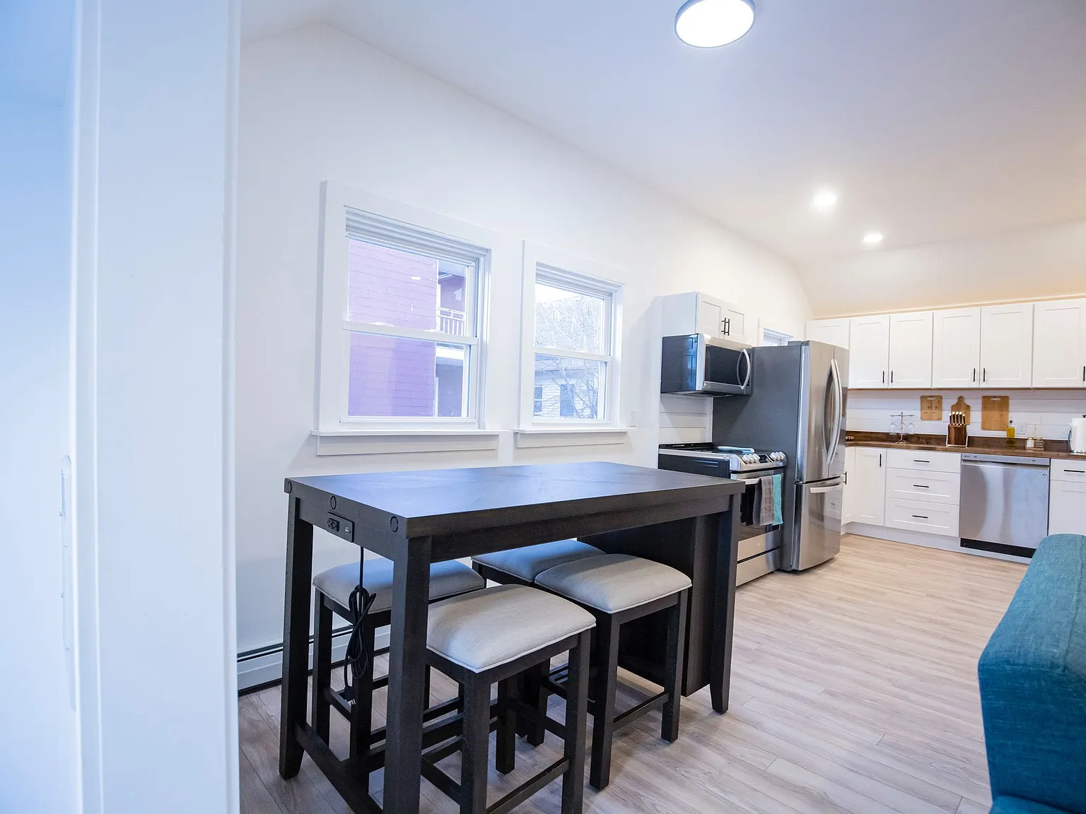 2 bed, 1.0 bath, 800 sqft, $2,200 — Photo 3