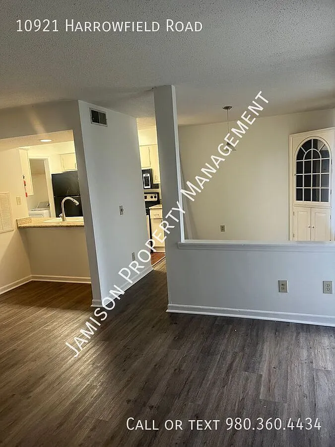 Carmel Village Condo — Photo 3
