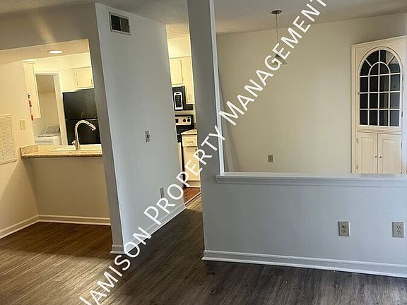 3rd image of 10921 Harrowfield Rd