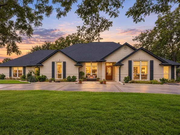 9604 Champions Dr, Granbury, TX 76049