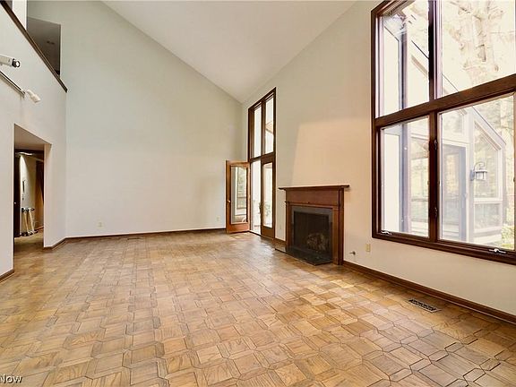 5th image of 10 Hidden Valley APT 10