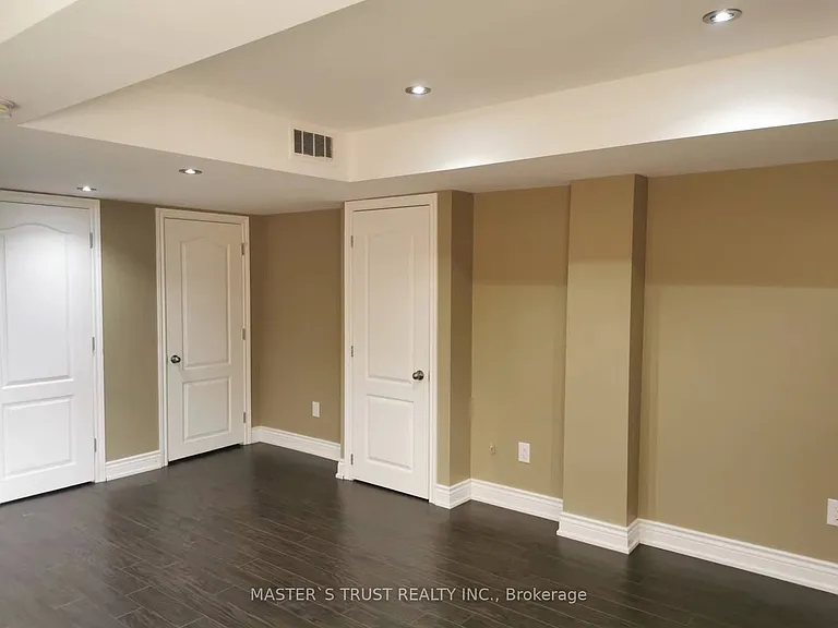 16 Lady Gwillim Ave #BASEMENT — Photo 10