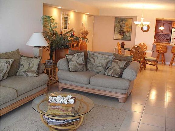 4th image of 6039 Collins Ave APT 917