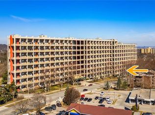 350 Quigley Rd #243, Hamilton, ON L8K5N2