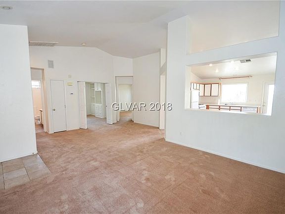 4th image of 992 Menands Ave
