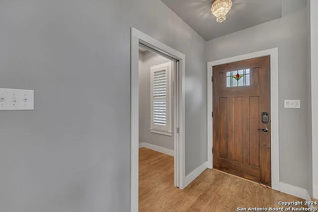 728 E Guenther St — Photo 30
