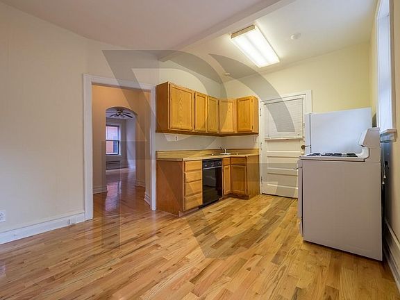 5th image of 3933 N Janssen Ave #3935E2