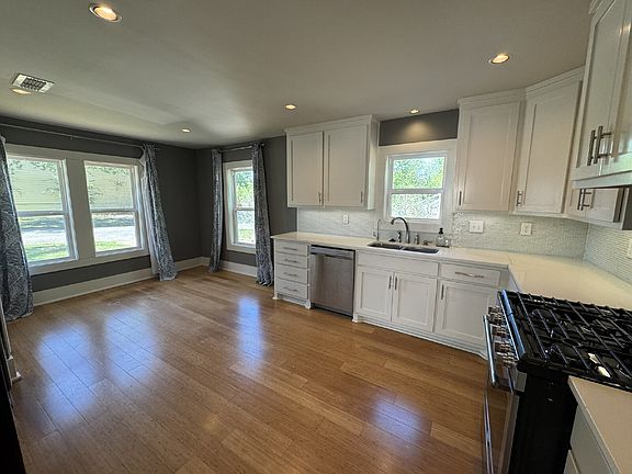 5th image of 1406 W McNeill St