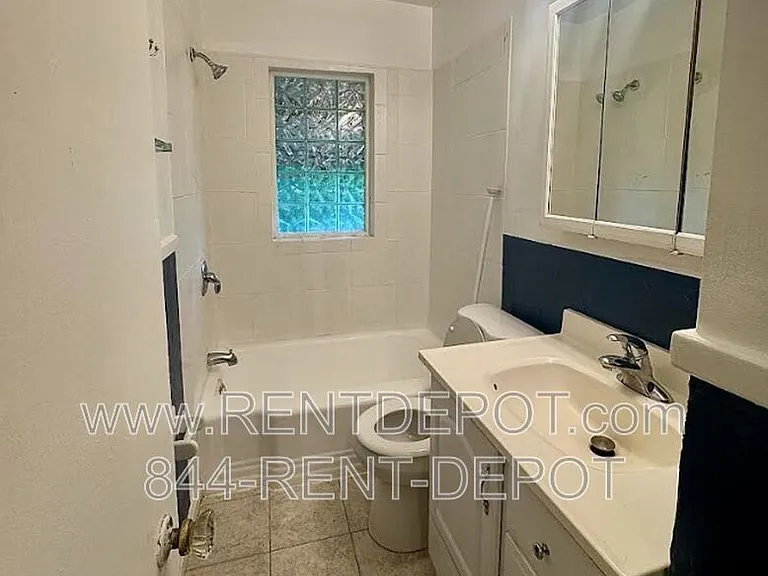 629 S Harlan Ave #B — Photo 5