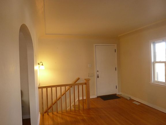 2nd image of 1564 Glencoe St