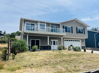 1247 Admirals Dr, Coupeville, WA 98239