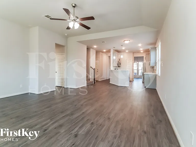 4820 La Piedra Ln — Photo 2