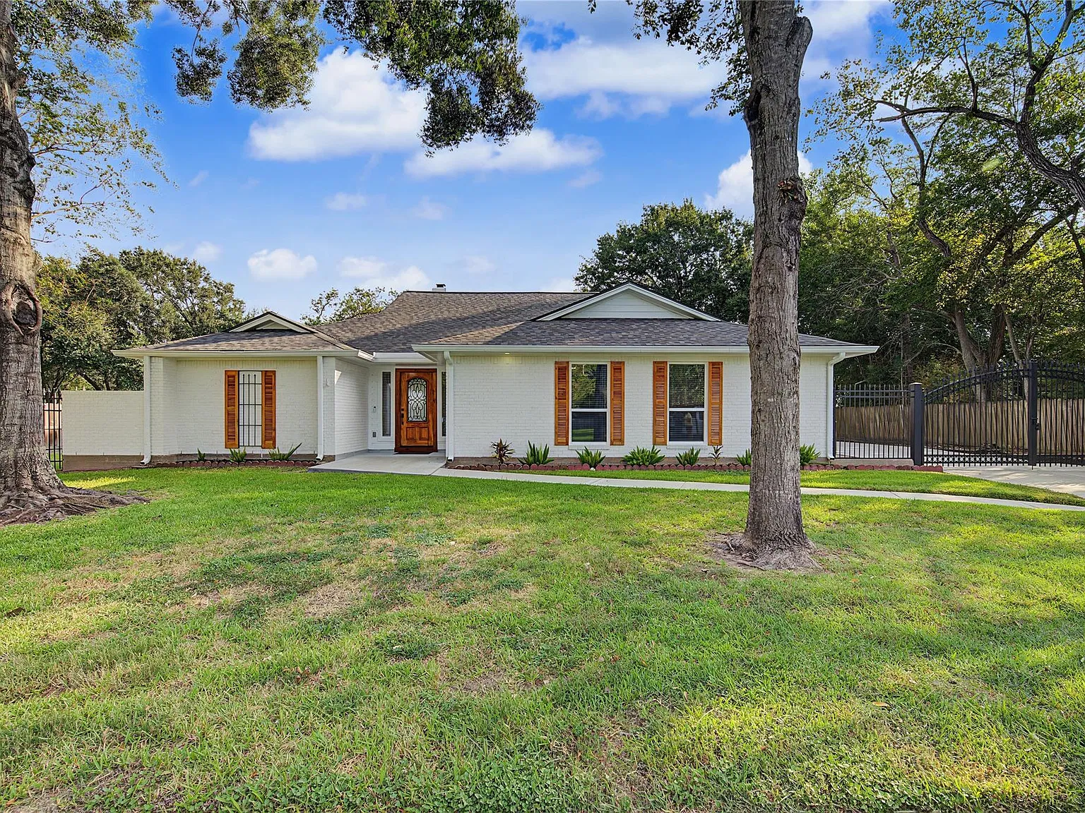 3 bed, 2.5 bath, 2013 sqft, $3,500 — Photo 3