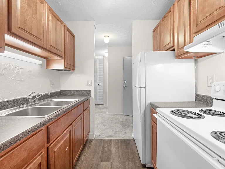 The Hillcrest Apartments — Photo 24