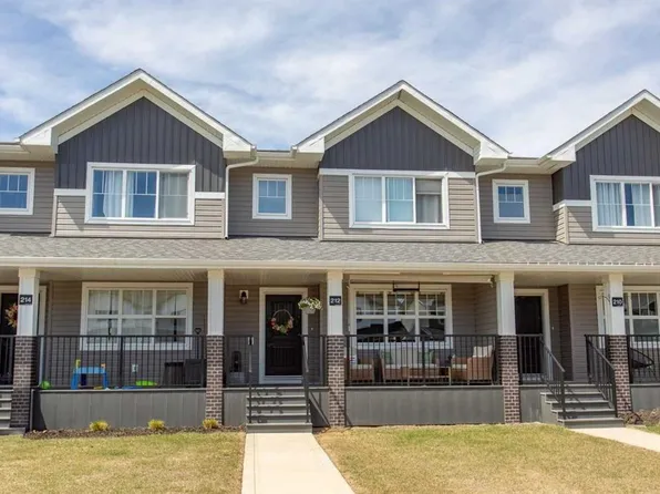 212 Halifax Close, Penhold, AB T0M 1R0