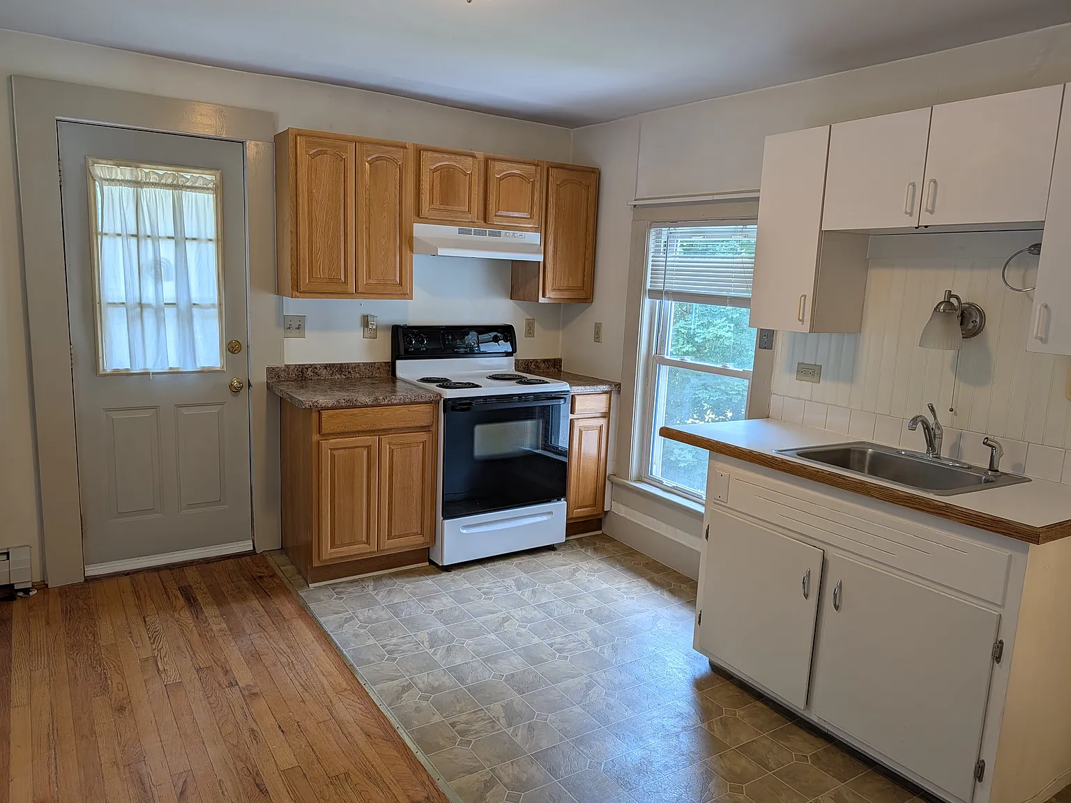 1 bed, 777 sqft, $1,200 — Photo 2