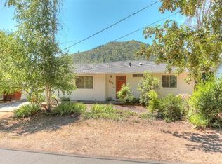 942 4th Ave, Gold Hill, OR 97525