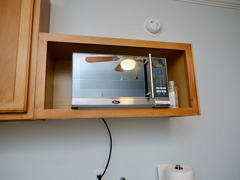 2nd image of 1220 W 56th St #2