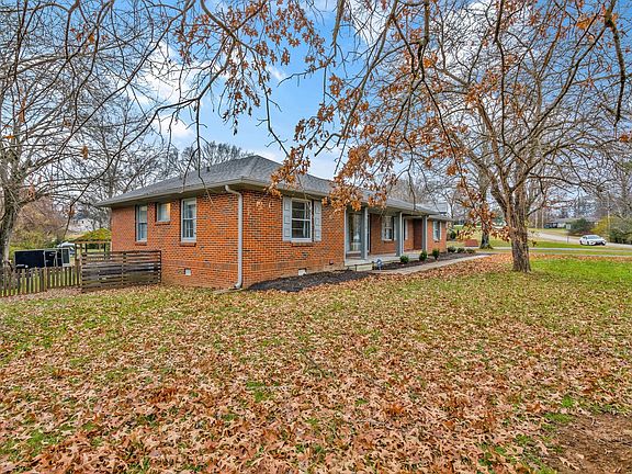 3rd image of 124 N Laurel Cir