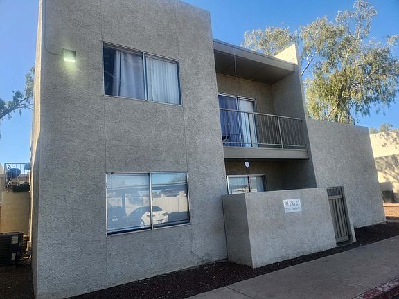 2nd image of 2839 E Paradise Ln #102